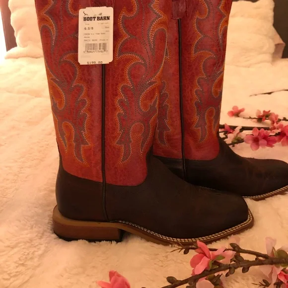 Boot - Picture 2 of 7